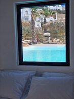 Elli Tropical Suites