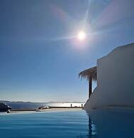 Elli Tropical Suites