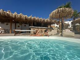 Elli Tropical Suites
