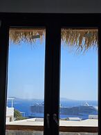 Elli Tropical Suites