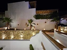 Elli Tropical Suites
