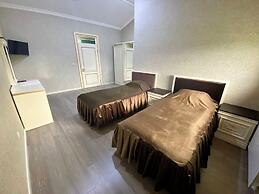 DELUXE FAMILY HOTEL