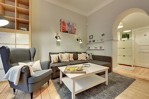 Monte Cassino Blanco by Grand Apartments