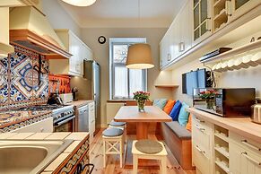 Monte Cassino Blanco by Grand Apartments