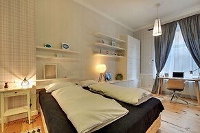 Monte Cassino Blanco by Grand Apartments