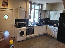 Cottage - Sleeps 4 - Garden - Parking