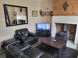 Cottage - Sleeps 4 - Garden - Parking