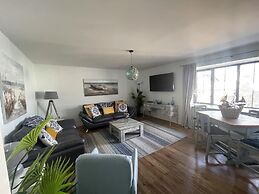 Stunning Coastal Retreat -mins From Harbour/beach
