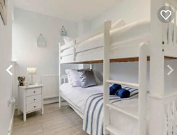 Stunning Coastal Retreat -mins From Harbour/beach