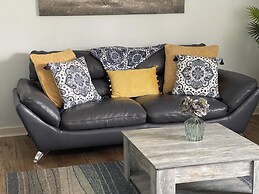 Stunning Coastal Retreat -mins From Harbour/beach
