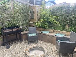 Stunning Coastal Retreat -mins From Harbour/beach