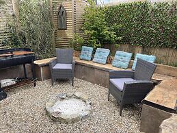 Stunning Coastal Retreat -mins From Harbour/beach