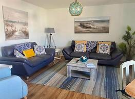 Stunning Coastal Retreat -mins From Harbour/beach