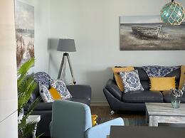 Stunning Coastal Retreat -mins From Harbour/beach