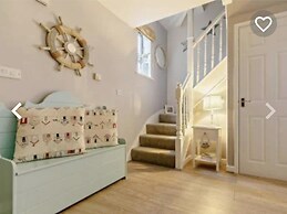 Stunning Coastal Retreat -mins From Harbour/beach