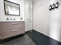Apartment - Sleeps 4 - Parking - Beach Close