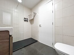 Apartment - Sleeps 4 - Parking - Beach Close