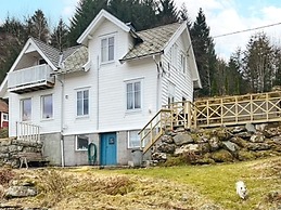 6 Person Holiday Home in Svelgen