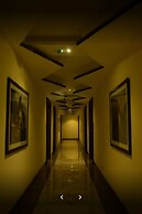 LA GRANDE SUITE & BANQUET HALL