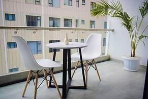 Lux Suites Royal Oaks Residency