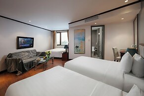 May De Ville Corner Hotel