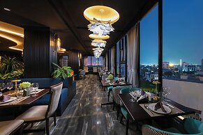 May De Ville Corner Hotel