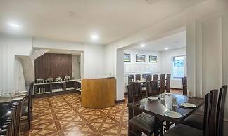 Hotel Riviera By Mount view