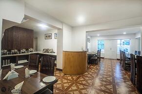 Hotel Riviera By Mount view