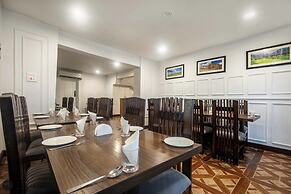 Hotel Riviera By Mount view