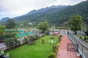 Hotel Riviera By Mount view