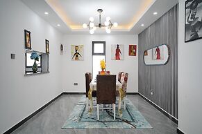 Lux Suites Platinum Oak Residency