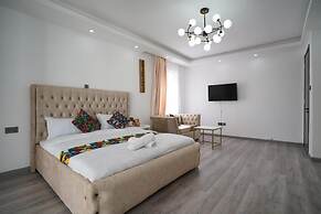 Lux Suites Platinum Oak Residency