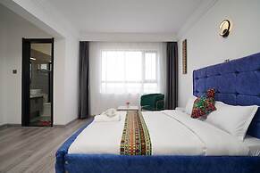Lux Suites Platinum Oak Residency