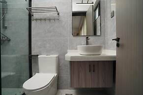 Lux Suites Platinum Oak Residency