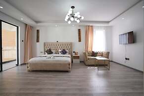 Lux Suites Platinum Oak Residency
