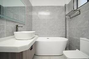Lux Suites Platinum Oak Residency