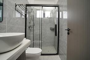 Lux Suites Platinum Oak Residency
