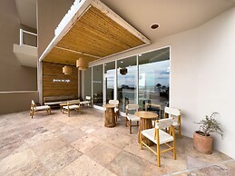 Beach Bliss Retreat 2BR Beachfront Condo