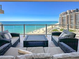 Beach Bliss Retreat 2BR Beachfront Condo