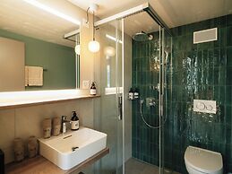 KURVE Apartments & Lounge