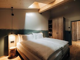 KURVE Apartments & Lounge