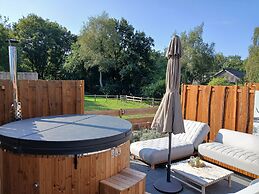 Cozy Villa w/ Sauna and BBQ