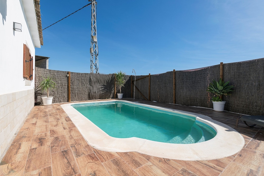 Casa Roja - Villa With Private Pool. Free Wifi