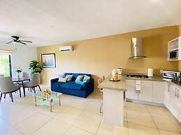 Bambu Residencial with Pool Near Beach