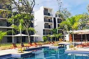 Bambu Residencial with Pool Near Beach