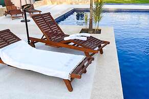 Bambu Residencial with Pool Near Beach