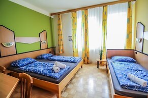 Affordable Central Rooms Near U3