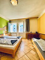 Affordable Central Rooms Near U3