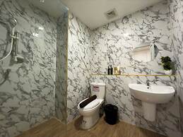 Breezewood Bangkok Hotel