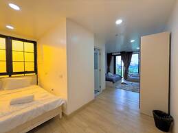Breezewood Bangkok Hotel